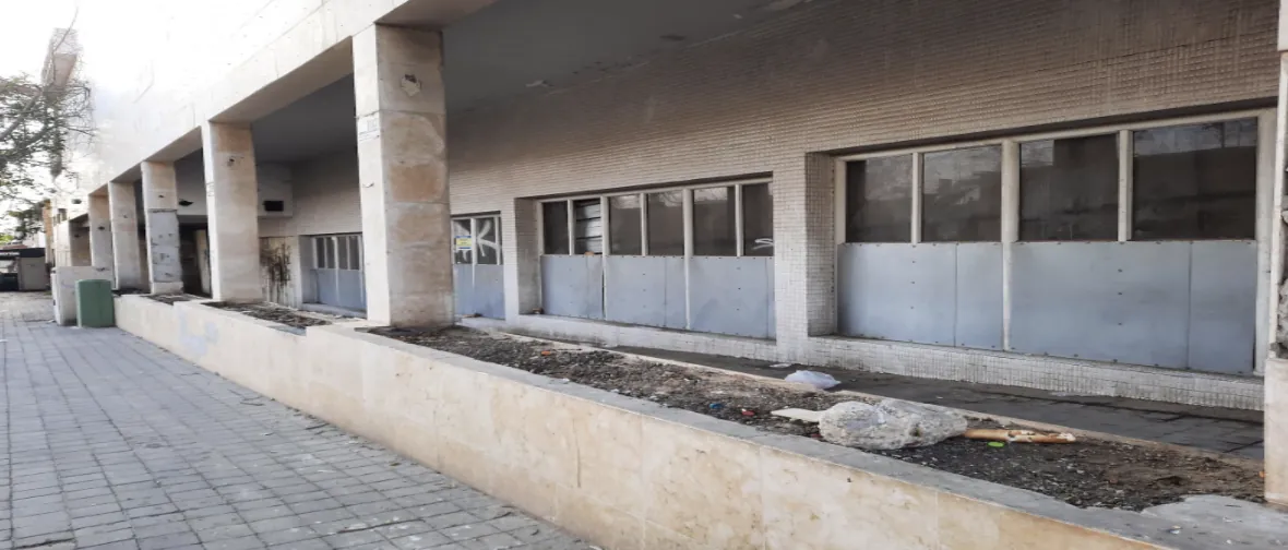 אדניות רחוב ריקות למעלה מ30 שנה — לפני
